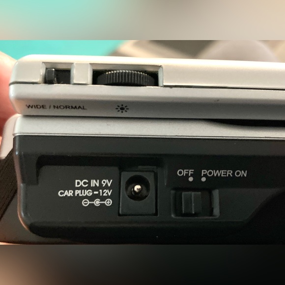 Kawasaki PVS10921 Portable DVD Player - Picture 8 of 14